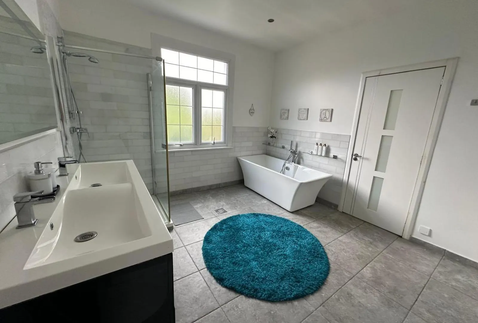Luxurious Living 4 Bedroom Home London