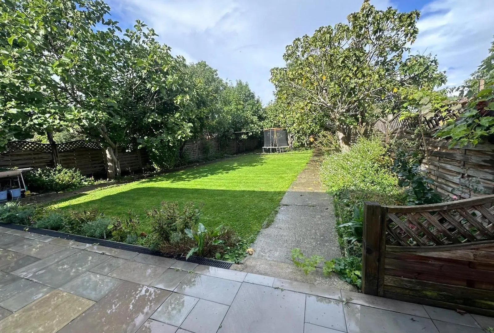 Luxurious Living 4 Bedroom Home London 0*,  United Kingdom
