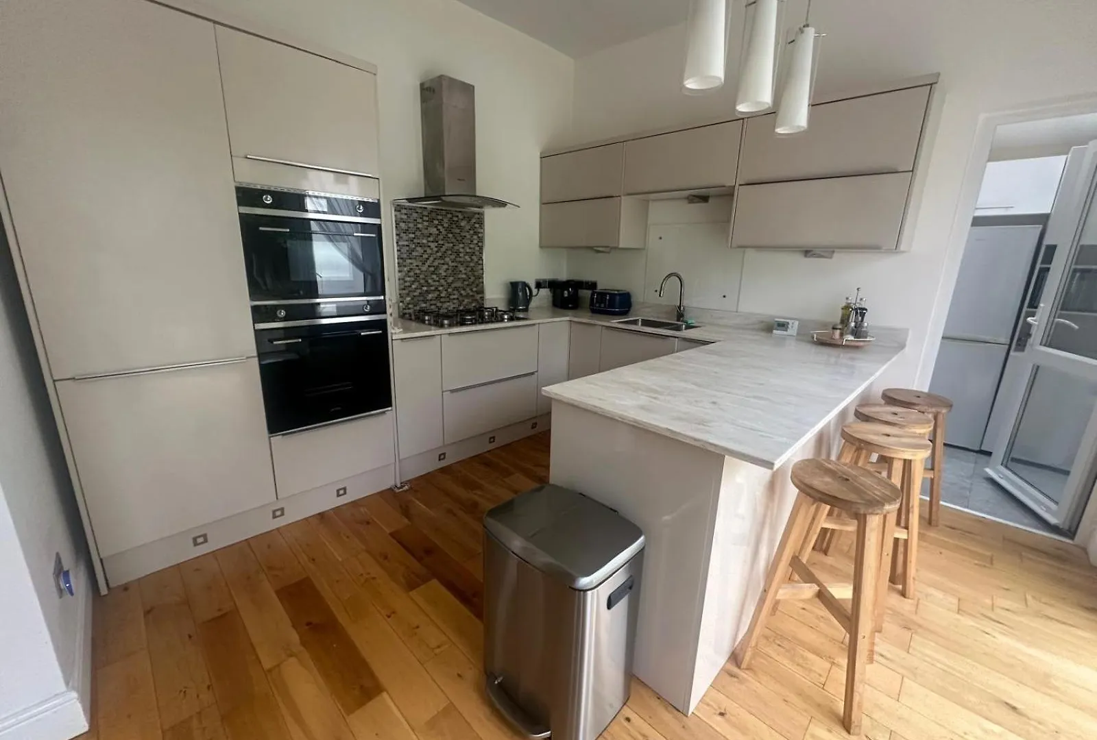 Luxurious Living 4 Bedroom Home London Holiday home