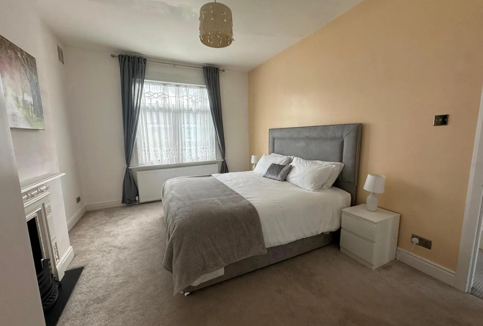 Luxurious Living 4 Bedroom Home London