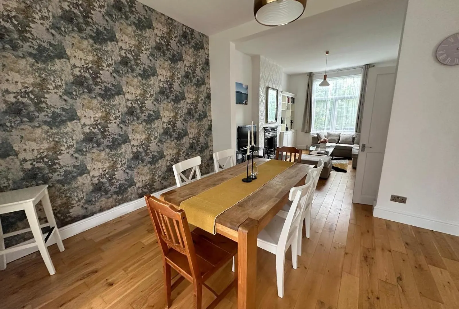 Luxurious Living 4 Bedroom Home 伦敦