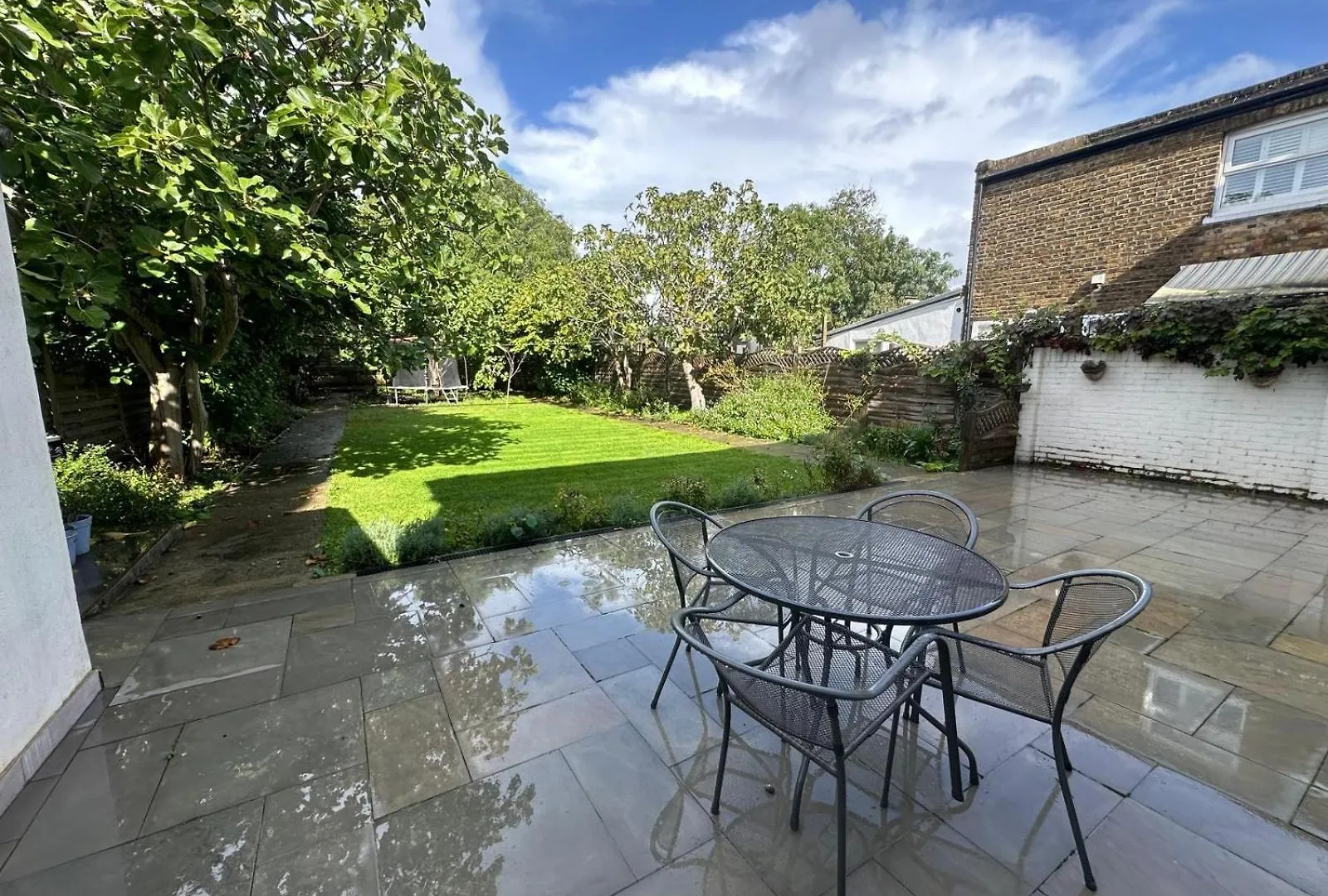 Luxurious Living 4 Bedroom Home London